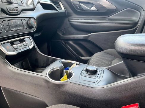 Used 2024 GMC Terrain SLE image 21