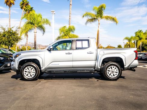 Used 2026 Toyota Tacoma SR5 AWD/4WD image 9