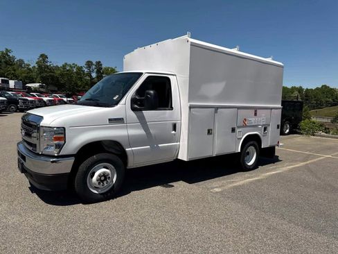 New 2027 Ford E-350 and Econoline 350 Super Duty w/ Power Equipment Group RWD image 1