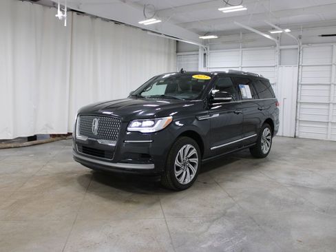 Used 2023 Lincoln Navigator Reserve AWD/4WD image 4
