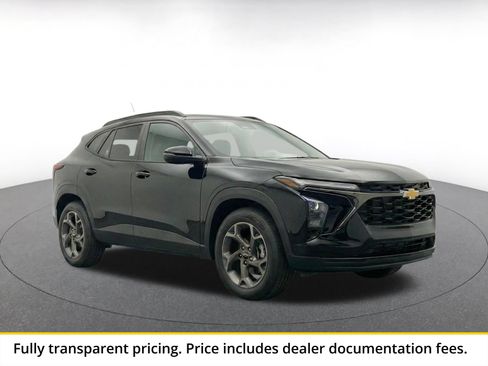 Used 2025 Chevrolet Trax LT FWD image 1