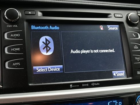 Used 2019 Toyota Highlander SE w/ Carpet Mat Package (TMS) image 12