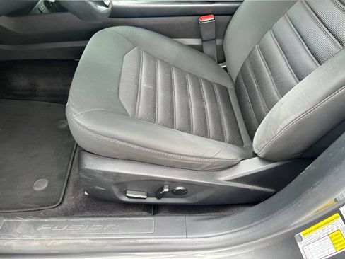 Used 2017 Ford Fusion SE FWD image 21