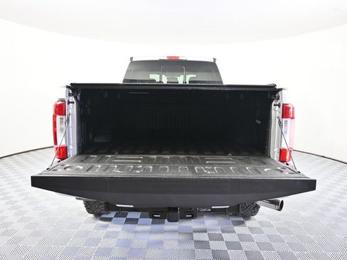 Used 2019 Ford F250 XLT w/ XLT Premium Package AWD/4WD image 6