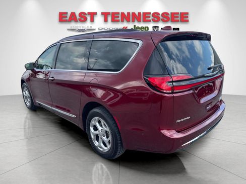Used 2022 Chrysler Pacifica Limited AWD/4WD image 5