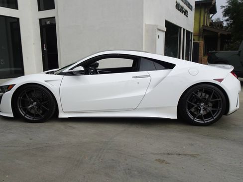 Used 2017 Acura NSX image 3