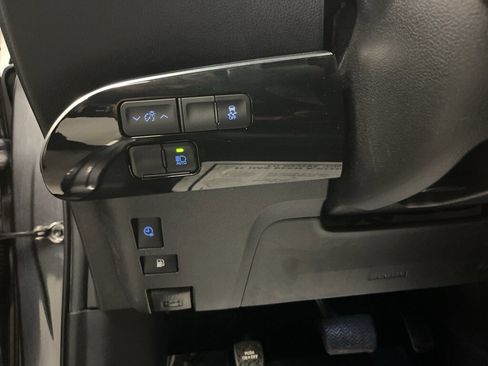 Used 2020 Toyota Prius Prime XLE image 12