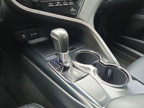 Used 2019 Toyota Camry SE image 24