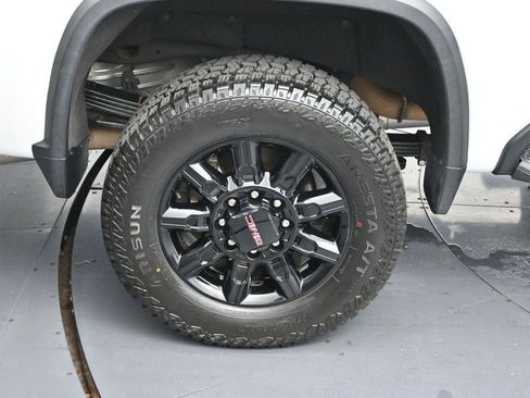Used 2024 Chevrolet Silverado 2500 LTZ AWD/4WD image 33