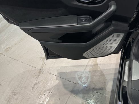 Used 2020 Lamborghini Urus image 40