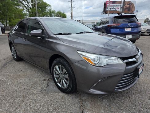Used 2015 Toyota Camry LE image 3