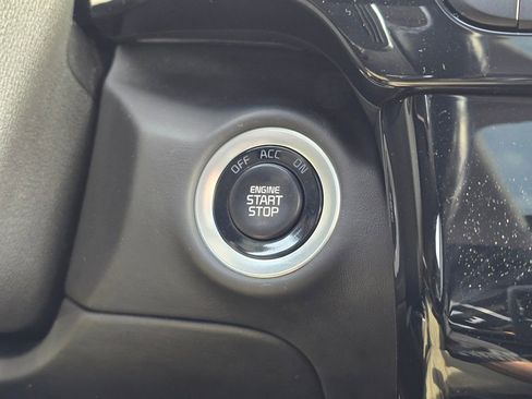 Used 2017 Kia K900 Luxury image 38