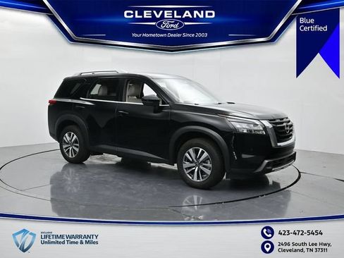 Used 2025 Nissan Pathfinder SL FWD image 1