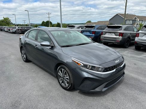 Used 2024 Kia Forte LXS FWD image 3