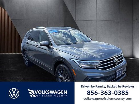 Certified 2023 Volkswagen Tiguan SE FWD image 1