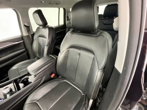 Used 2022 Jeep Grand Cherokee L Limited w/ Luxury Tech Group II AWD/4WD image 6