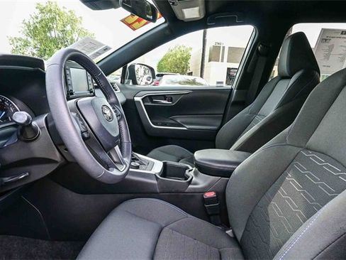 Used 2022 Toyota RAV4 SE image 21