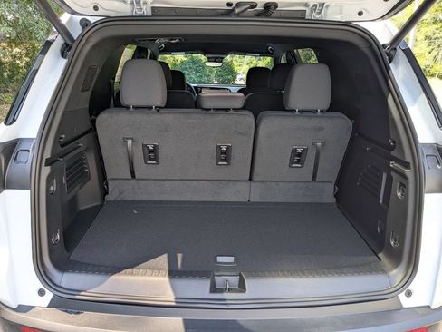 New 2027 Chevrolet Traverse LT w/ Midnight/Sport Edition FWD image 26