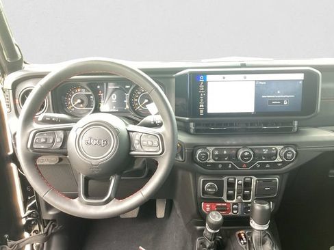 Used 2024 Jeep Gladiator Rubicon w/ Technology Group AWD/4WD image 10