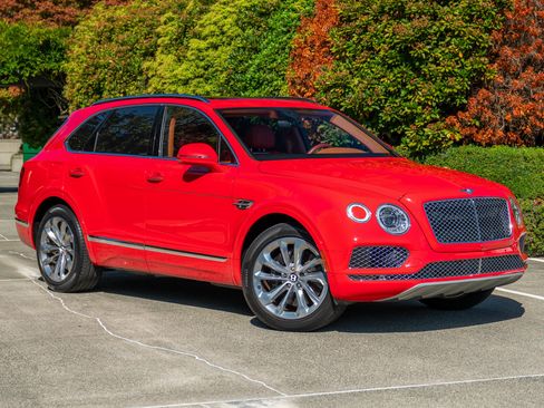 Used 2017 Bentley Bentayga image 2