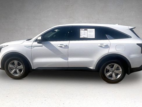 Certified 2025 Kia Sorento LX FWD image 3
