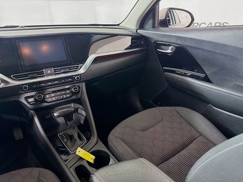 Used 2020 Kia Niro LXS FWD image 22