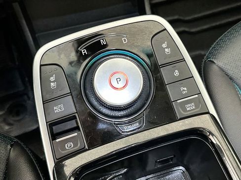 Used 2022 Kia Niro EX Premium w/ Cold Weather Package FWD image 16