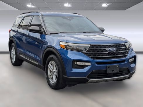 Used 2020 Ford Explorer XLT w/ Equipment Group 202A image 7