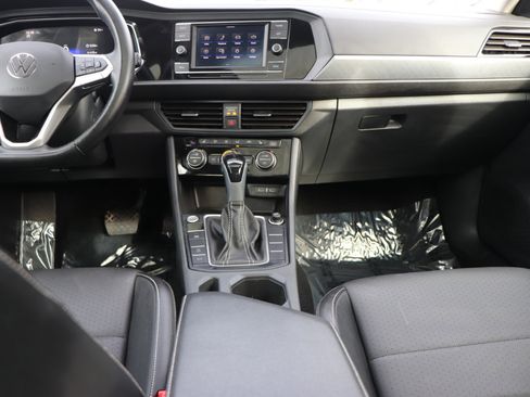 Used 2024 Volkswagen Jetta SE image 19