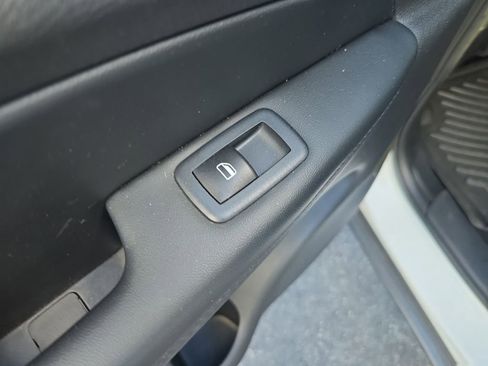 Used 2019 Jeep Grand Cherokee Laredo image 12