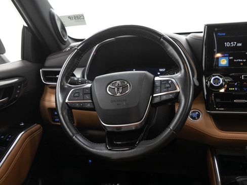 Used 2020 Toyota Highlander Platinum AWD/4WD image 19