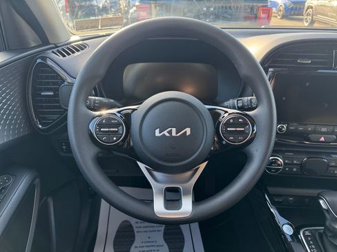 Used 2023 Kia Soul S FWD image 15