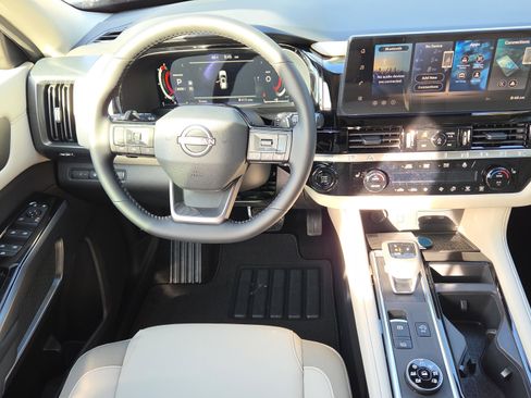 New 2026 Nissan Pathfinder SL image 14