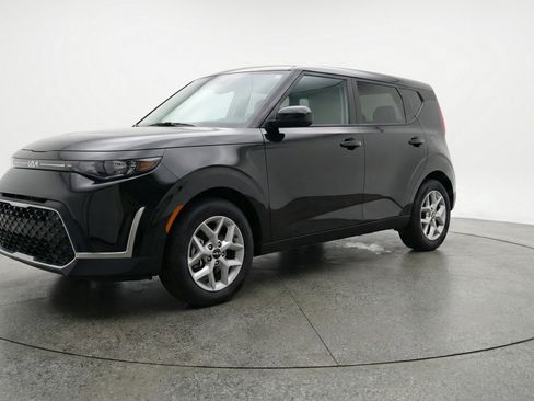 Used 2025 Kia Soul LX w/ LX Technology Package FWD image 3