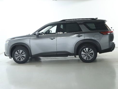 Used 2025 Nissan Pathfinder SV image 41
