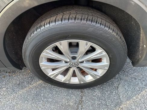 Used 2018 Volkswagen Tiguan S image 7