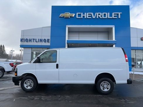 Used 2018 Chevrolet Express 2500 image 2
