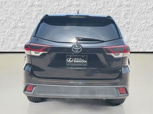 Used 2019 Toyota Highlander Limited Platinum AWD/4WD image 4