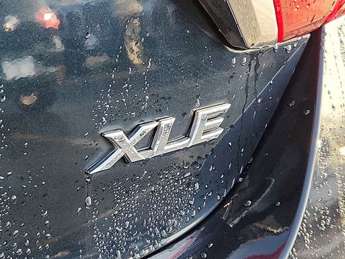 Used 2015 Toyota Camry XLE image 29