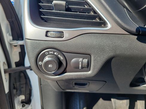 Used 2019 Jeep Cherokee Latitude w/ Popular Appearance Group image 32