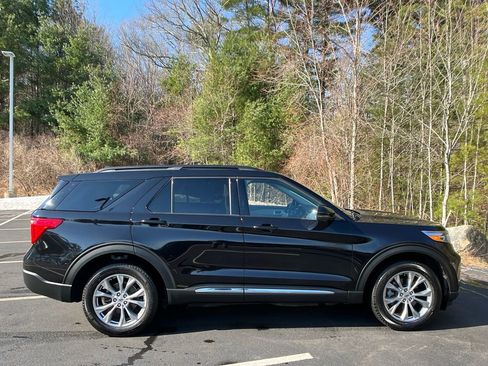 Used 2024 Ford Explorer XLT w/ Equipment Group 202A image 6