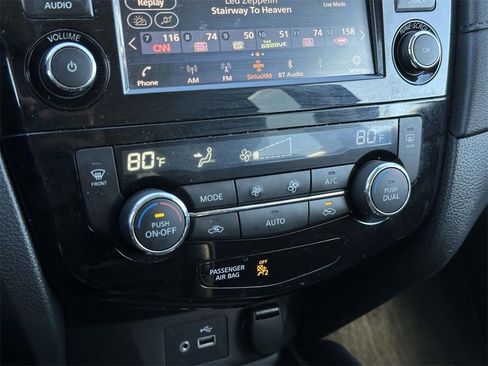 Used 2020 Nissan Rogue SV image 5