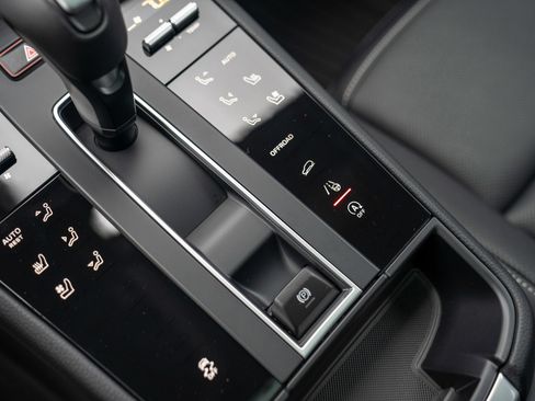 New 2026 Porsche Macan AWD/4WD image 20