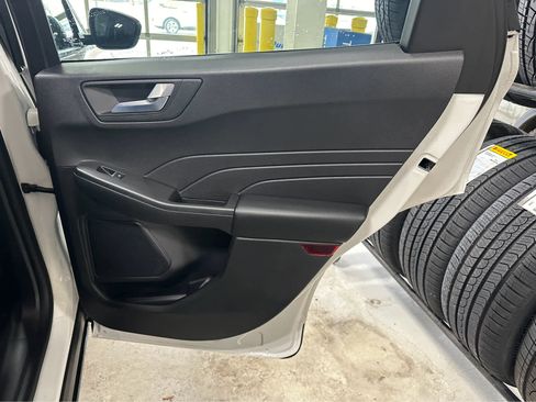 New 2025 Ford Escape ST-Line w/ Cold Weather Package AWD/4WD image 33