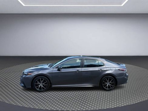 Used 2023 Toyota Camry SE FWD image 4
