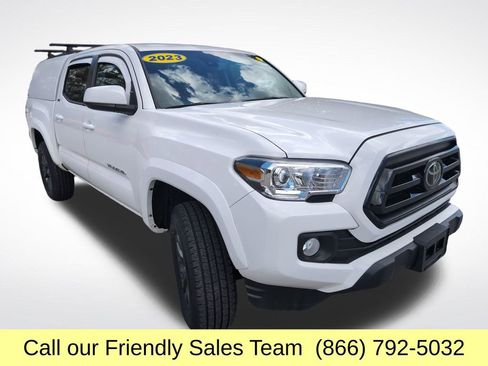 Used 2023 Toyota Tacoma SR5 AWD/4WD image 9