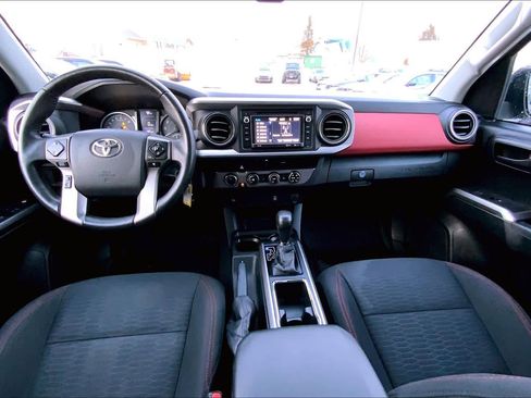 Used 2016 Toyota Tacoma SR5 w/ SR5 Appearance Package (SN) image 16