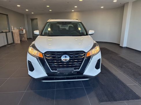 Used 2022 Nissan Kicks SV image 2