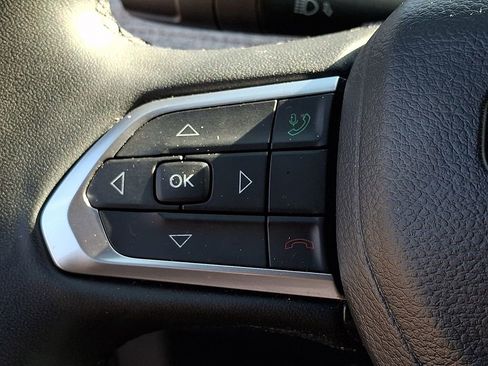 Used 2023 Jeep Compass Latitude image 23