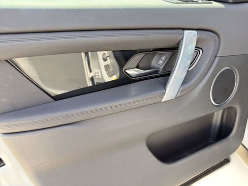 Used 2020 Land Rover Discovery Sport S image 13